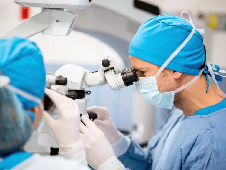 an-ophthalmologist-doing-eye-surgery